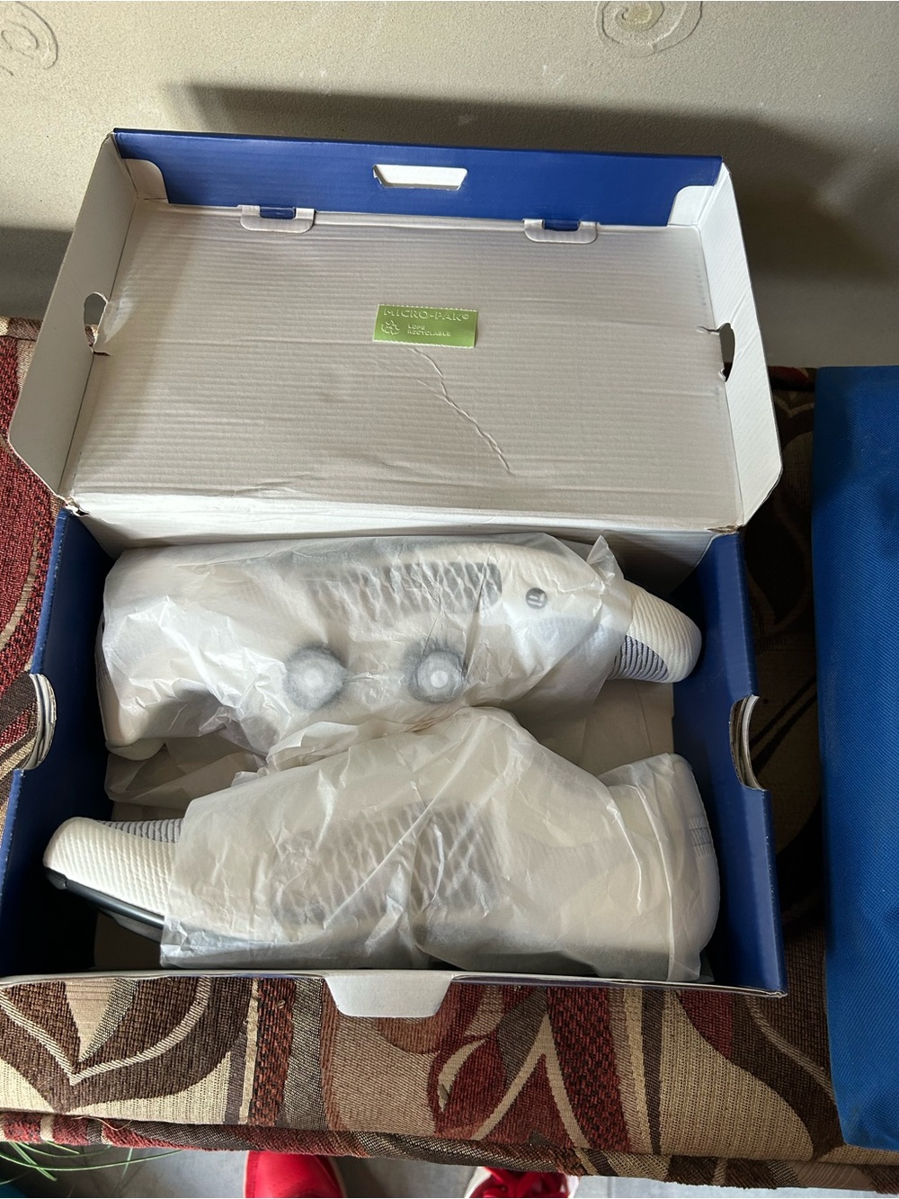 Men's White Athletic Shoes - Sleek Lightweight Performance